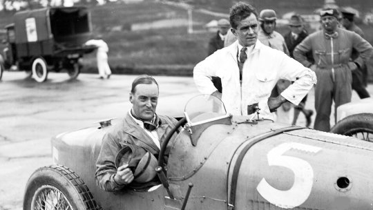 Pilotul care a sfidat legile fizicii. Malcom Campbell a mers cu peste 484 de km/h în anul 1935!