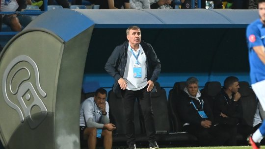 Gică Hagi se "înclină" în fața lui Budescu, după ce atacantul a adus victoria Farului cu Sepsi