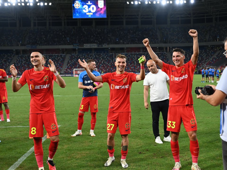 Jucătorii FCSB-ului la finalul partidei cu Universitatea Craiova