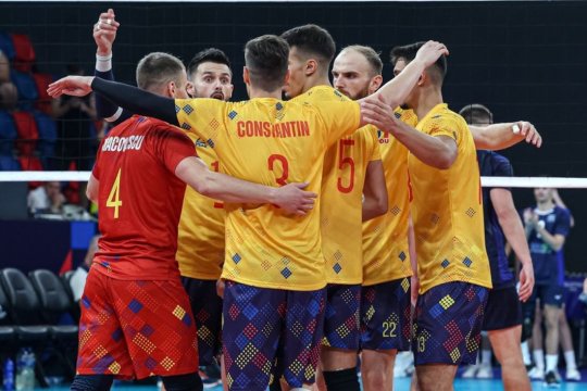 Victorie istorică pentru România la volei masculin. Tricolorii au învins Franța și s-au calificat în optimile Campionatului European