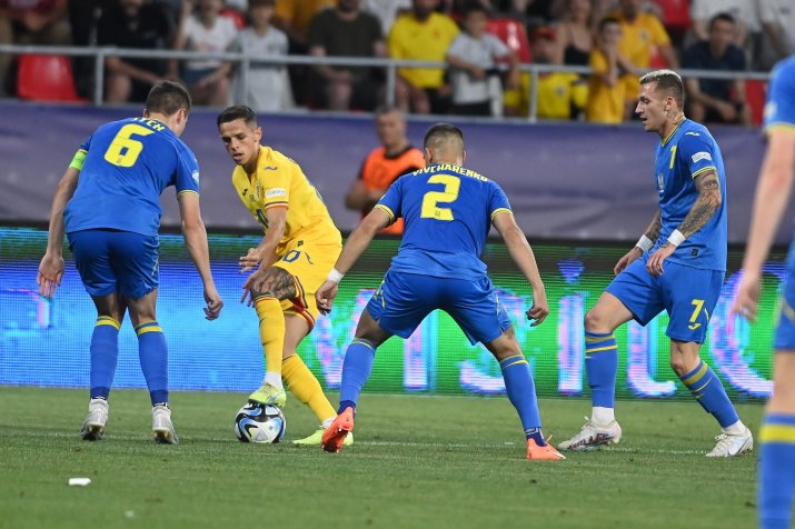 Cîmpanu a fost o prezență constantă la loturile de juniori ale României și a purtat numărul 10 pentru naționala noastră U21 la Euro 2023