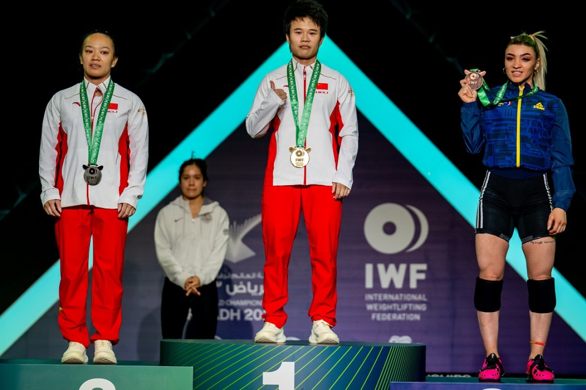 Cambei (dreapta) s-a clasat doar în urma a două sportive din China