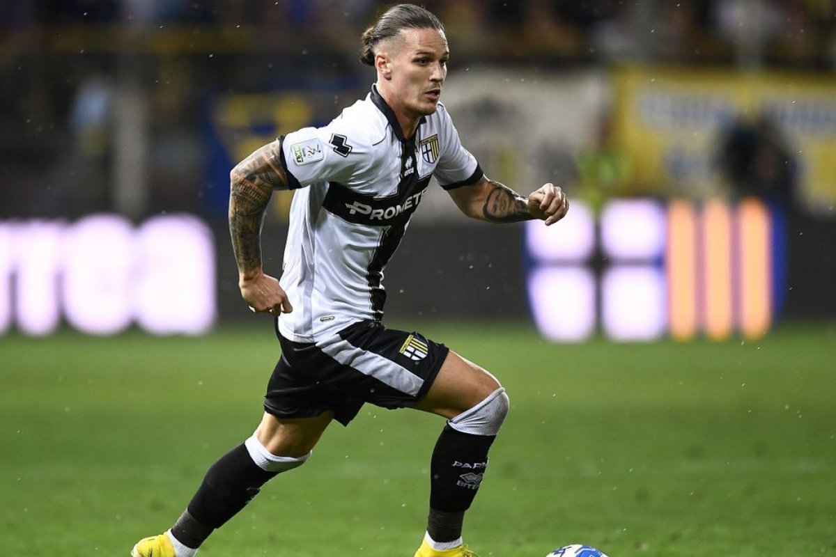 Dennis Man, pe parcursul unui meci în tricoul celor de la Parma