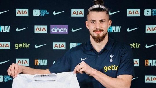 Gata, s-a făcut! Radu Drăgușin e oficial noul jucător al celor de la Tottenham. Vezi aici clipul senzațional de prezentare