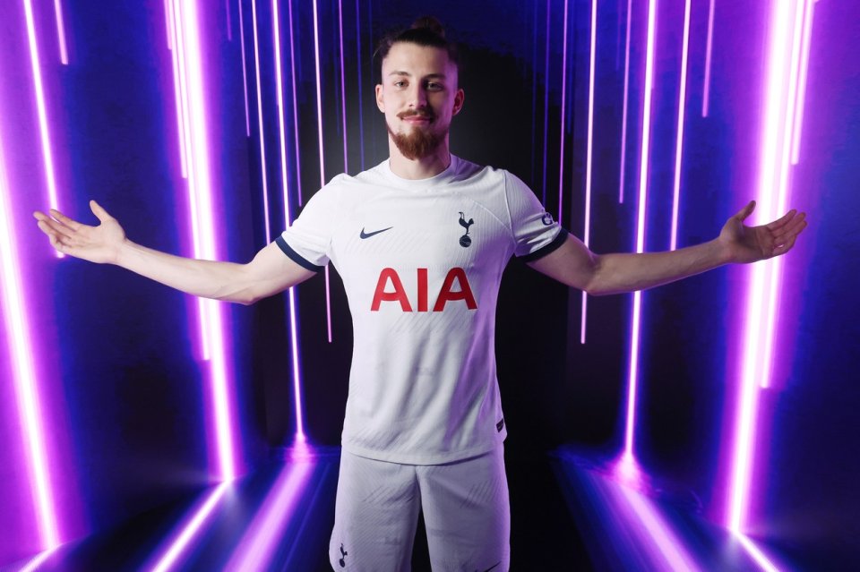 Radu Drăgușin, noul jucător al celor de la Tottenham