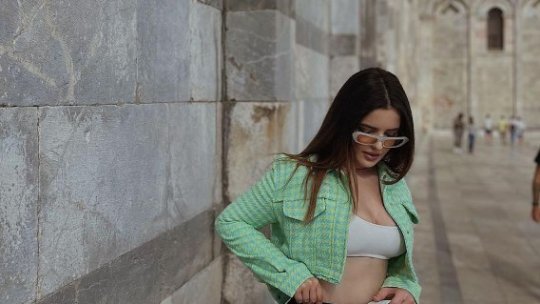 Presa din Anglia are o nouă favorită! Iubita lui Radu Drăgușin i-a înnebunit pe englezi