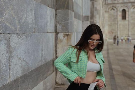 Presa din Anglia are o nouă favorită! Iubita lui Radu Drăgușin i-a înnebunit pe englezi