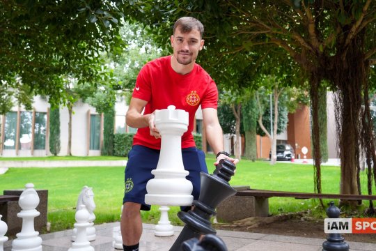 Darius Olaru, superinterviu pentru iAMsport.ro: "Am fost dinamovist când eram copil, acum nu-i mai plac deloc pe <câini>!". Drama copilăriei și de ce nu suportă extravaganțele: "1.000 de lei am dat cel mai mult pe un lucru! Sunt mai strângător"