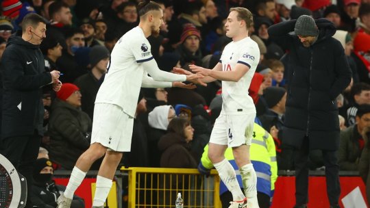 Manchester United - Tottenham, ACUM, pe iAMsport.ro. Radu Drăgușin este rezervă pe ”Teatrul Viselor” și ar putea debuta în Premier League