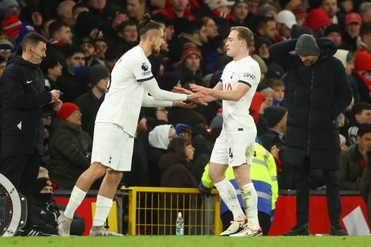 Radu Drăgușin a debutat în Premier League, pe ”Teatrul Viselor”! Cât a jucat românul în Manchester United - Tottenham 2-2