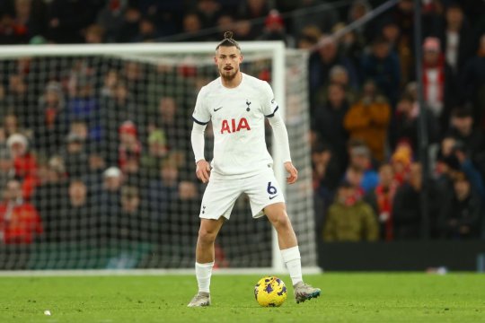 Ce sumă de bani primește Radu Drăgușin după ce a jucat 11 minute la debutul în tricoul lui Tottenham
