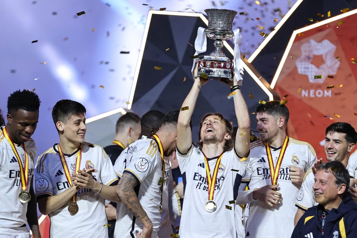 Real Madrid a învins Barcelona, în Supercupa Spaniei, scor 4-1, intrând în posesia celui de-al 13-lea astfel de trofeu din istoria clubului