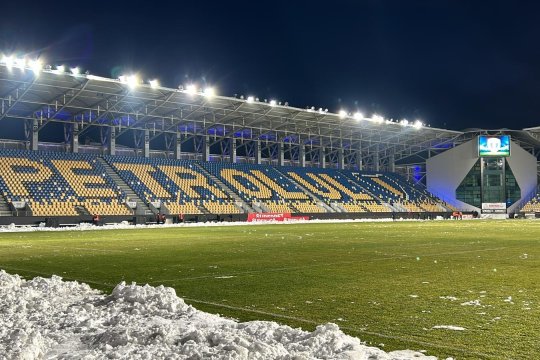 Cum arată gazonul de pe Ilie Oană cu două ore înainte de Petrolul - Dinamo. Probleme din cauza zăpezii