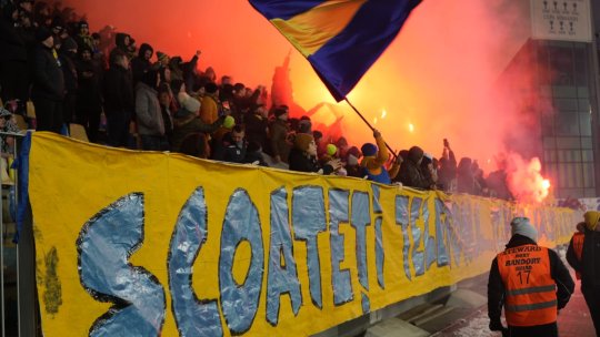 Spectacol în tribune la Petrolul - Dinamo! ”Câinii”, ironizați de ”lupi”: ”Ce ați fost, ce ați ajuns / Opriți-vă din lătrat!”