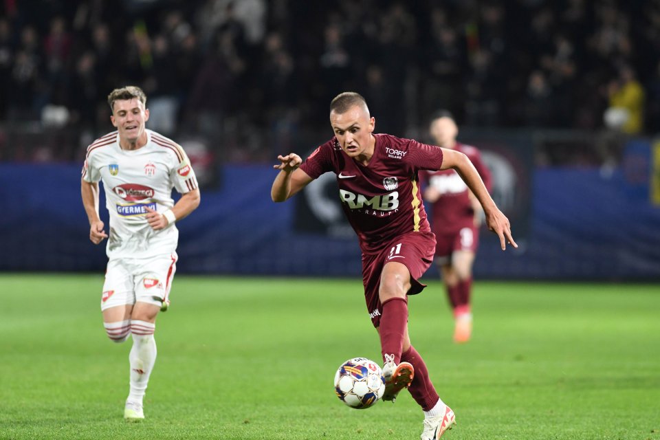 Darius Oroian (stânga) și Mihai Luca în meciul de fotbal dintre CFR CLUJ și SEPSI , contând pentru Superliga Superbet, desfășurat pe Stadionul ”Dr.Constantin Rădulescu” din Cluj-Napoca, 05 octombrie 2023