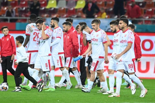 Cine este pe lista neagră la Dinamo. Cel mai bun marcator din sezonul trecut și alți patru fotbaliști pot pleca