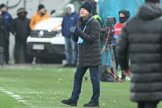 Mircea Rednic, ”avalanșă” de reproșuri după eșecul cu FCSB: ”Nu m-au ajutat jucătorii”. Nici conducerea nu a scăpat: ”Mai vreau 4 jucători, dar nu înaintează nimic”