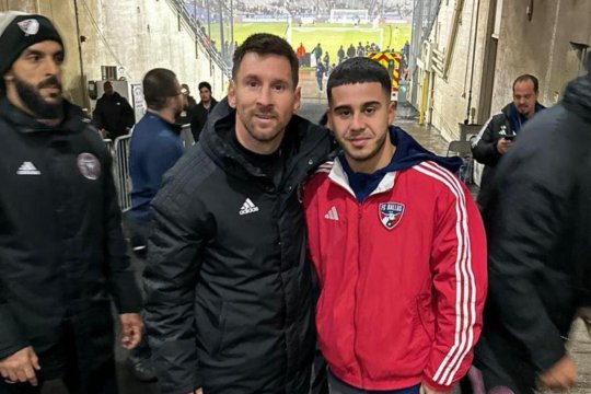 Enes Sali nu poate încă juca pentru FC Dallas, dar se obișnuiește cu vedetele din MLS