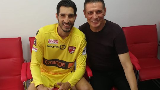 Comedie tristă la Dinamo, cu 3 zile înainte de derby. Titularul postului a aflat de pe Facebook că a fost înlocuit. Reacție dură: “Mi-au călcat principiile în picioare”