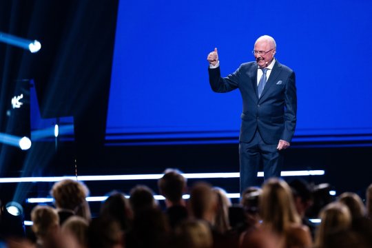 Aplauze și lacrimi la revenirea în public a lui Sven Goran Eriksson. Fostul antrenor care suferă de cancer tocmai ce anunțase că mai are doar un an de trăit