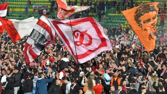 Derapaj grosolan al suporterilor lui Dinamo, la adresa celor de la Rapid, în miez de noapte: ”Să sară pe ele pe principiul <<Bate feru cât e cald>>”