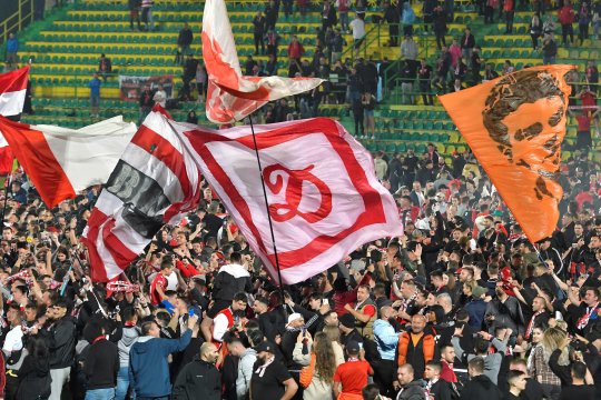 Derapaj grosolan al suporterilor lui Dinamo, la adresa celor de la Rapid, în miez de noapte: ”Să sară pe ele pe principiul <<Bate feru cât e cald>>”