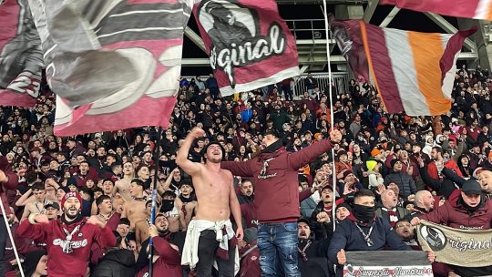 N-a mai putut să-și stăpânească bucuria. Un fan rapidist a pătruns pe gazonul din Giulești. Ce s-a întâmplat mai departe