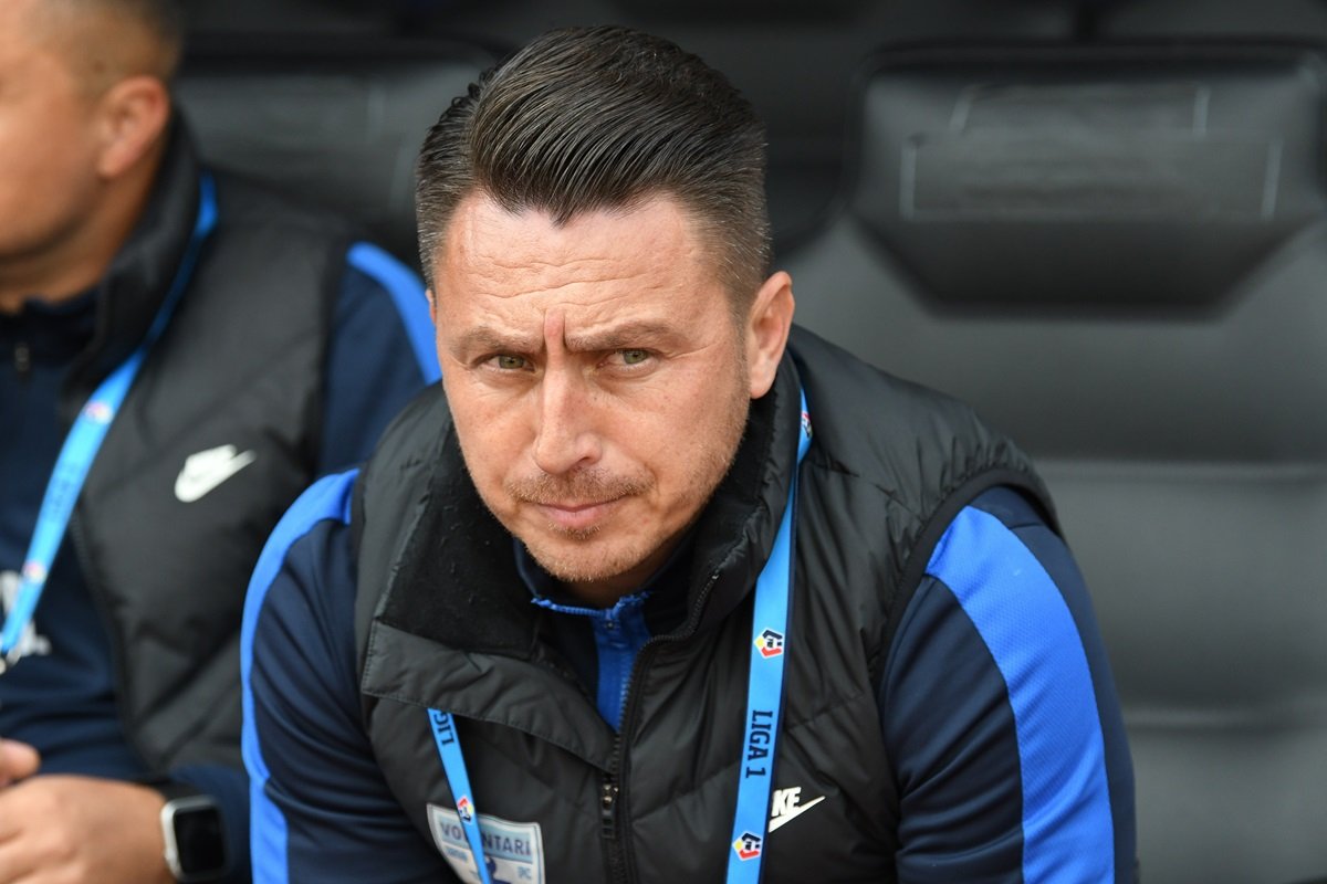 26 de meciuri (8 victorii, 9 remize și 9 înfrângeri) a strâns Ilie Poenaru pe banca tehnică a lui FC Voluntari