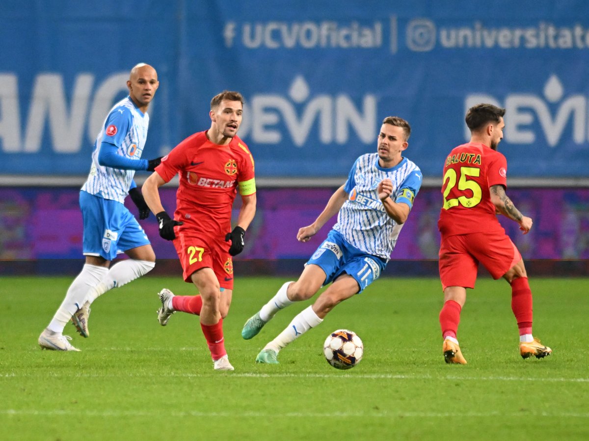 Meciul Universitatea Craiova - FCSB s-a încheiat cu scorul de 3-0 pentru vicecampioana României. FCSB rămâne în continuare pe prima poziție în clasament.