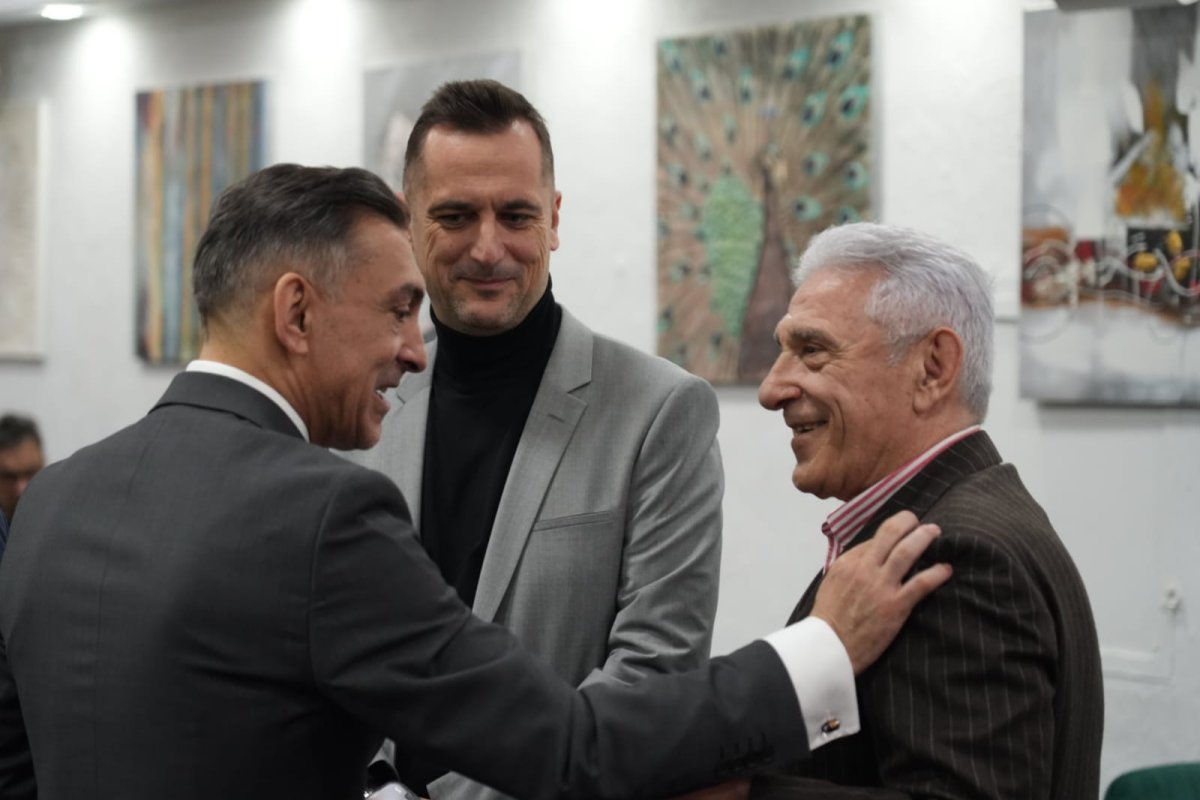 Ilie Dumitrescu și Giovanni Becali, prezenți la lansarea documentarului "Hai, România!"