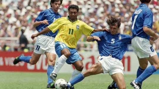 Starul brazilian care i-a dat mingea printre picioare lui Maradona și l-a făcut “retardat” pe legendarul Pele. Cristian Munteanu îți spune povestea lui Romario