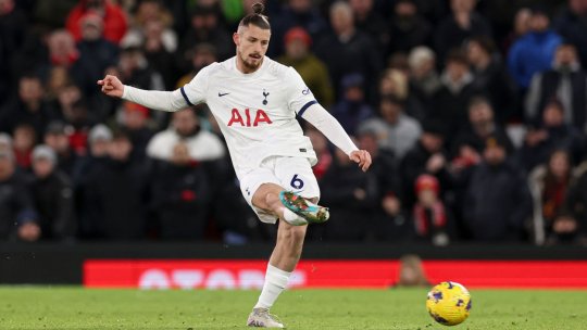 Radu Drăgușin, pe teren la partida dintre Tottenham - Brentford 3-2. Cum s-a descurcat românul