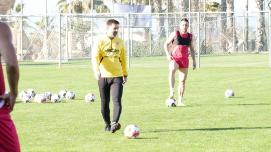 Reporterii iAMsport.ro au ajuns în Antalya! Primele impresii de la antrenamentul lui Dinamo: vreme de vară, pregătire la intensitate maximă și exerciții pentru atacanți