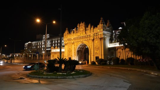 Antalya, locul unde doar pentru unii timpul stă în loc: paradis versus tuk-tuk-uri de pet-uri