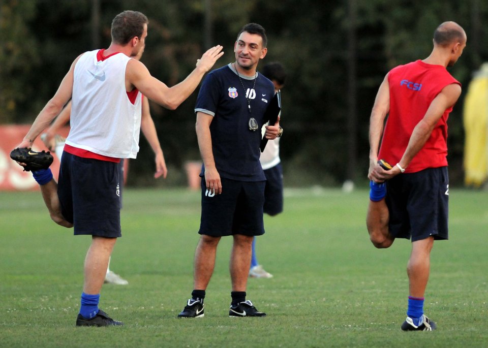 Ilie Dumitrescu, în calitate de antrenor al FCSb, în 2010