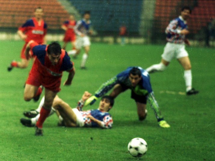 Ilie Dumitrescu, într-un Steaua - Universitatea Craiova, din 1993