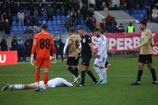 Nu a rezistat nici 6 luni. Fotbalistul crescut de Hagi și-a reziliat contractul
