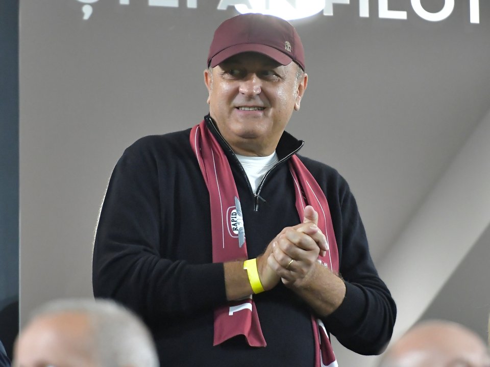 Dan Șucu în tribuna la meciul de fotbal dintre Rapid și CFR Cluj, contând pentru Superliga Superbet, desfîșurat pe Stadionul Rapid Giulești din București, 30 octombrie 2022