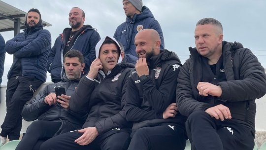 “Spionați” de toată lumea! Multe nume din fotbal au fost prezente la meciul amical al celor Hermannstadt: Dani Coman, glume cu Daniel Niculae