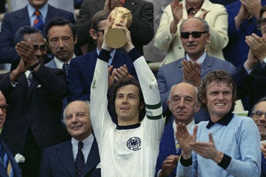 “Beckenbauer era un domn, un gentleman!” Fotbalistul român care a jucat împotriva Kaiserului rememorează momentele meciurilor România – Germania de Vest