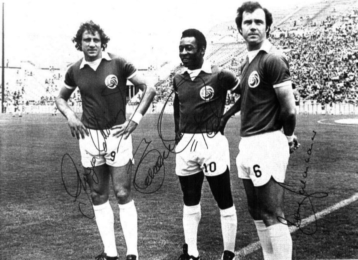 Italianul Chinaglia, brazilianul Pele, neamțul Beckenbauer, trei dintre starurile echipei din New York de la finalul anilor '70