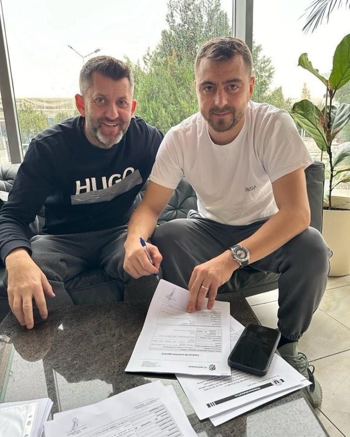 Andrei Miron la semnarea contractului cu FC Botoșani