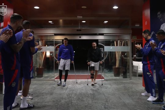 Au venit în cârje la națională! Rodri și Carvajal, aplaudați în picioare | VIDEO
