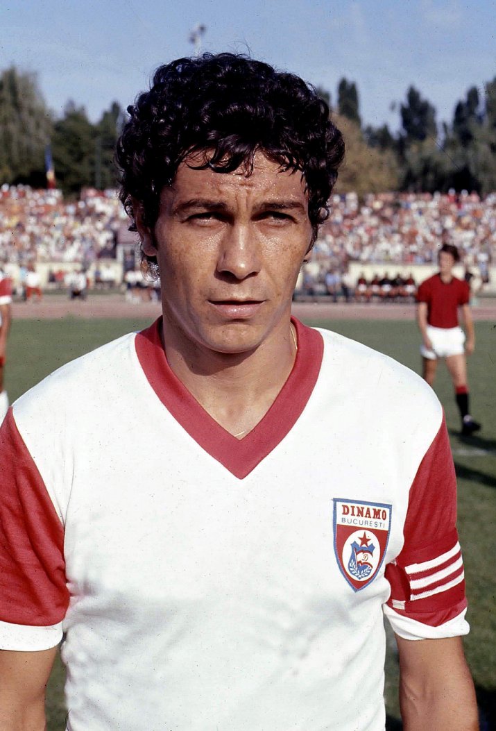 Mircea Lucescu, pe vremea când era jucător la Dinamo