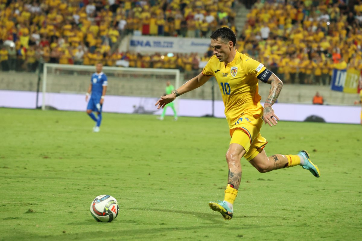 Nicolae Stanciu în meciul de fotbal dintre Cipru și România, contând pentru Liga Națiunilor, desfășurat pe Stadionul AEK Arena din Larnaca, sâmbătă 12 octombrie 2024