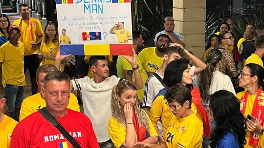 Suporterii României s-au enervat la hotelul naționalei: ”Ne cerem scuze, nu se poate” + Cum l-au întâmpinat pe Mircea Lucescu