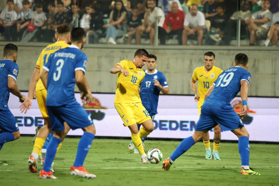 Răzvan Marin, Nicolae Stanciu în meciul de fotbal dintre Cipru și România, contând pentru Liga Națiunilor, desfășurat pe Stadionul AEK Arena din Larnaca, sâmbătă 12 octombrie 2024