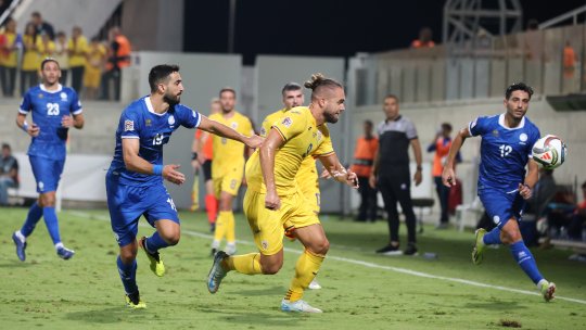 Cornel Dinu l-a ”înțepat” pe Mircea Lucescu după victoria cu Cipru. Ce îi reproșează selecționerului: ”Ai ajuns la el și stă Mitriță pe margine”