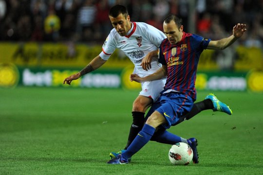 Fostul jucător de la Sevilla și Aston Villa a venit la București să semneze cu noua echipă! Ce club din SuperLiga e aproape de un transfer total neașteptat