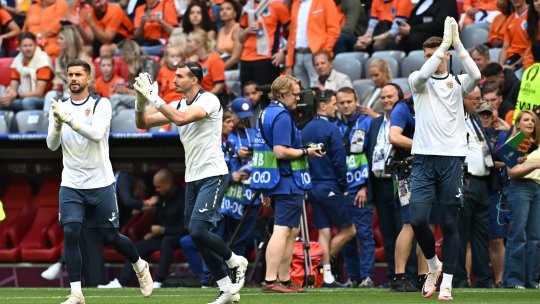 "Vrei un portar cu talie sau vrei un portar de reflexe?". Întrebarea cu trimitere directă la alegerile pe care le face Mircea Lucescu